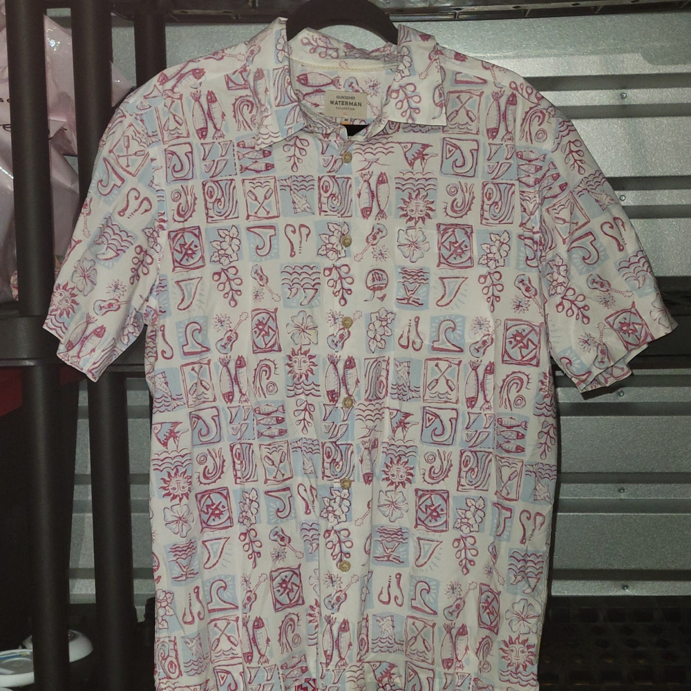 Quiksilver White Waterman Medium Mens Shirt W/ Pink/Blue Fish And Water Print